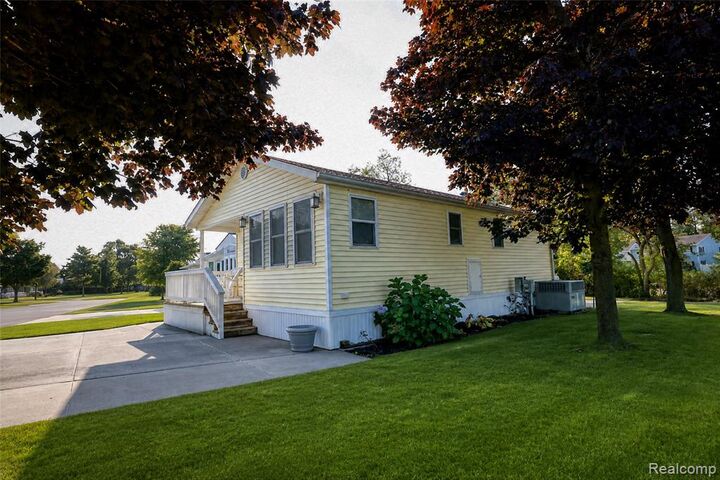 Property Photo: 7122 Ben Franklin Drive MI 48450 9247