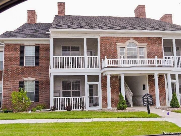 Property Photo:  1074 W Summerfield Glen Circle  MI 48103 9166 