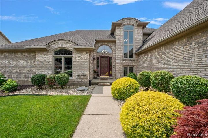 Property Photo:  3216 Lake Forest Drive  MI 48314 1883 