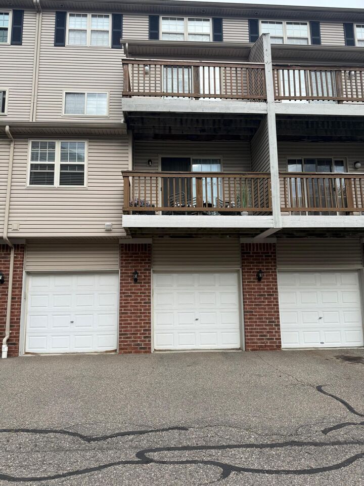 Property Photo: 16896 Farmington Road MI 48154
