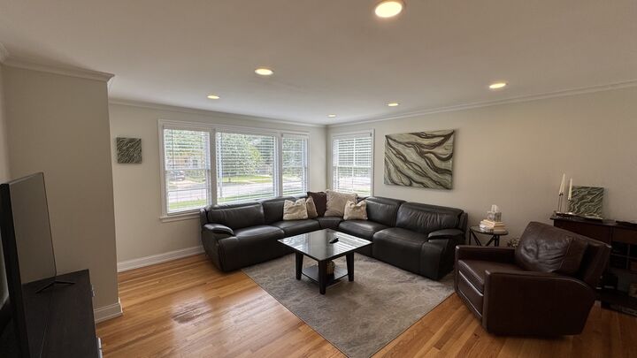 Property Photo: 1816 Hull Avenue IL 60154