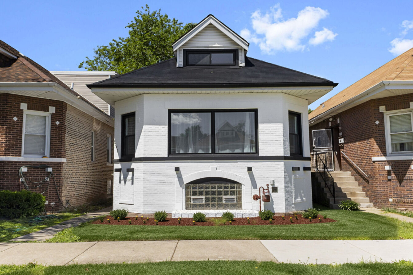 Property Photo:  8052 S Harvard Avenue  IL 60620 