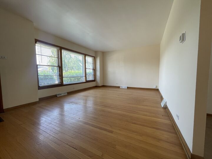 Property Photo: 5819 S Narragansett Avenue IL 60638