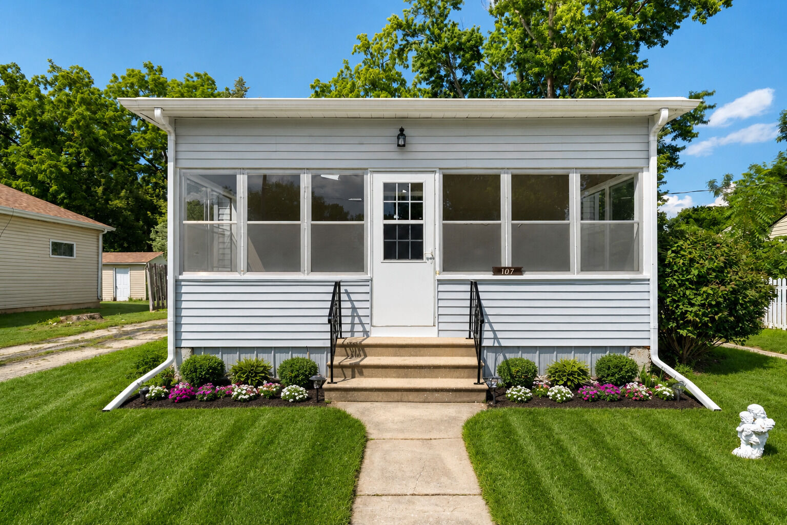 Property Photo: 107 E Prairie Street IL 60545