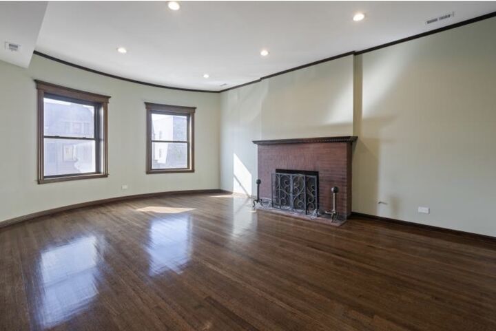 Property Photo: 442 E 48th Street 3E IL 60615