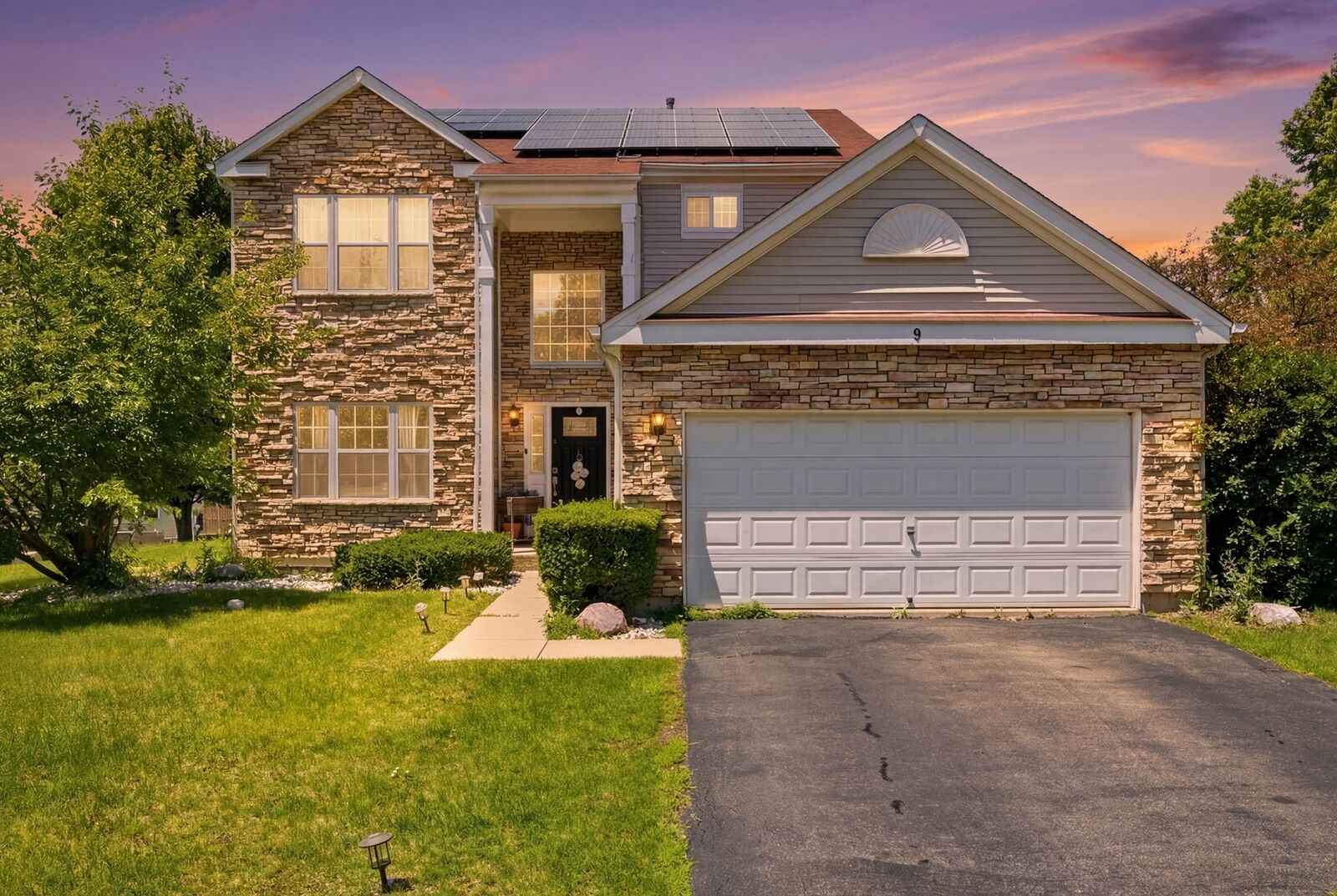 Property Photo: 9 Tenneyson Court IL 60156