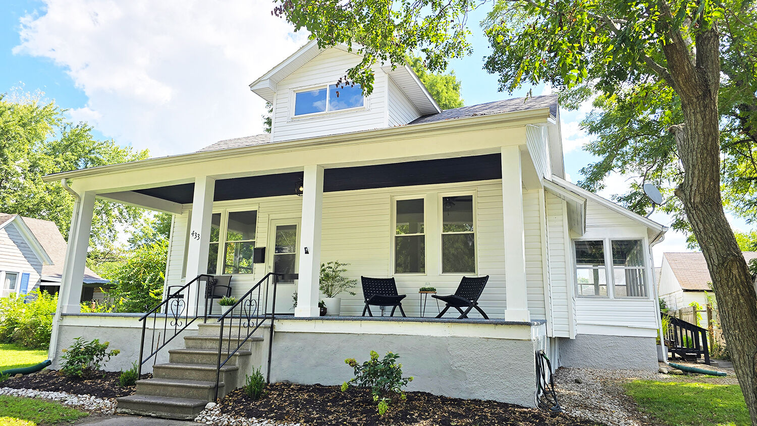 Property Photo:  433 S Lincoln Boulevard  IL 62801 
