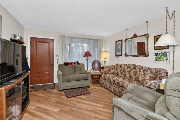 Property Photo:  964 S 3rd Avenue  IL 60016 