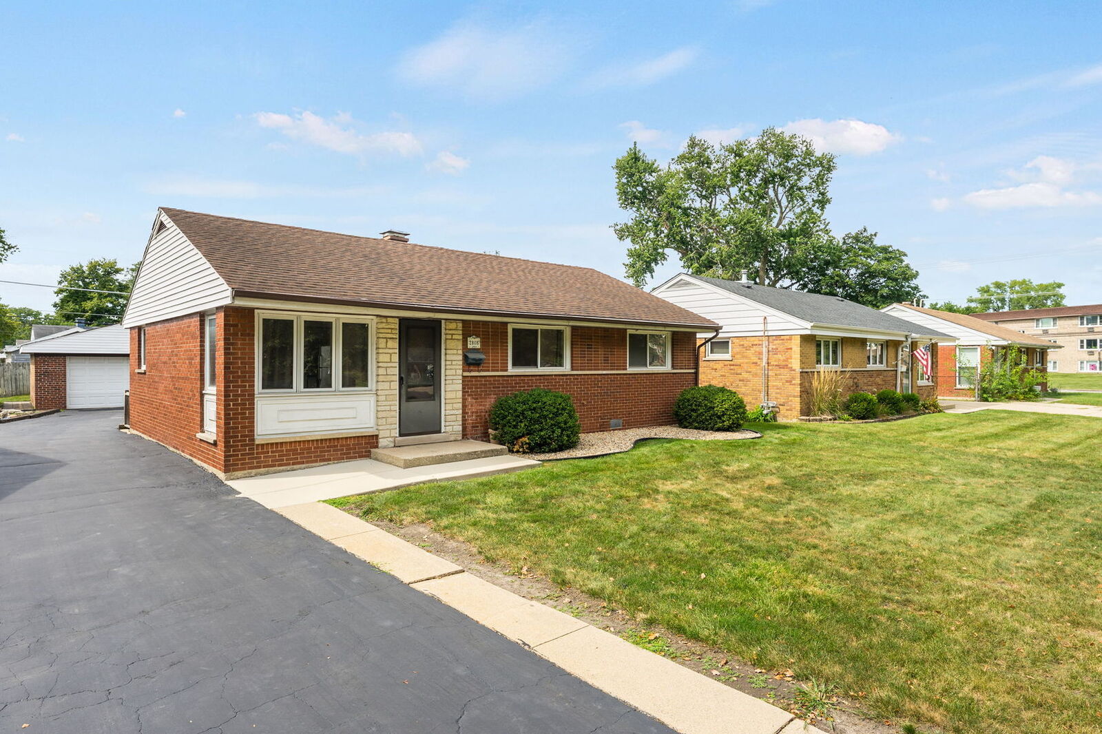 Property Photo: 2808 S 10th Avenue IL 60155