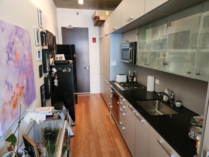 Property Photo: 550 N Saint Clair Street 1103 IL 60611