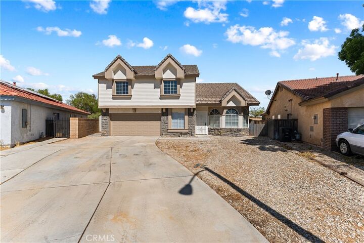 Property Photo: 1000 Cloverdale Court CA 93560