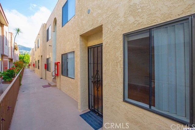 Property Photo:  330 Cameron Place 2  CA 91207 