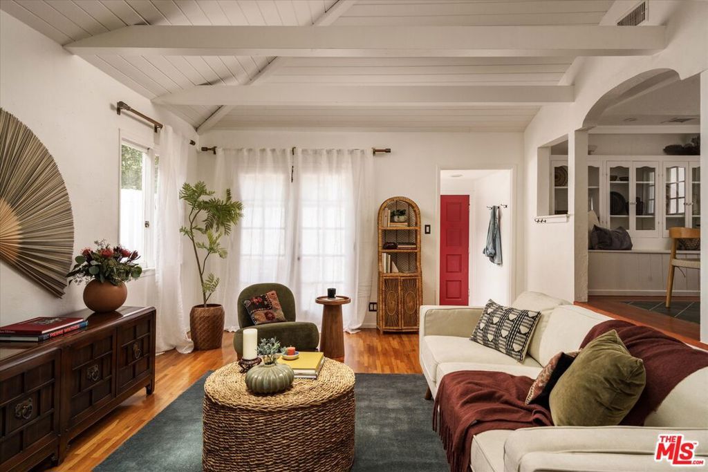 Property Photo:  8460 Kirkwood Drive  CA 90046 