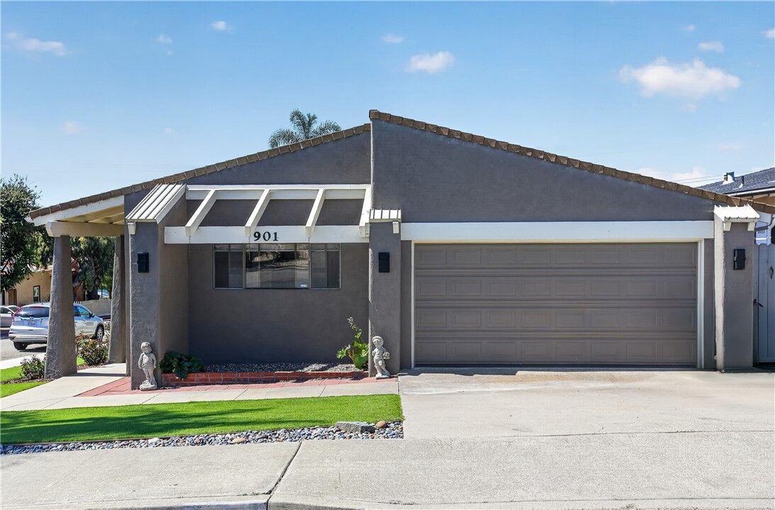 Property Photo:  901 Visalia Street  CA 93449 