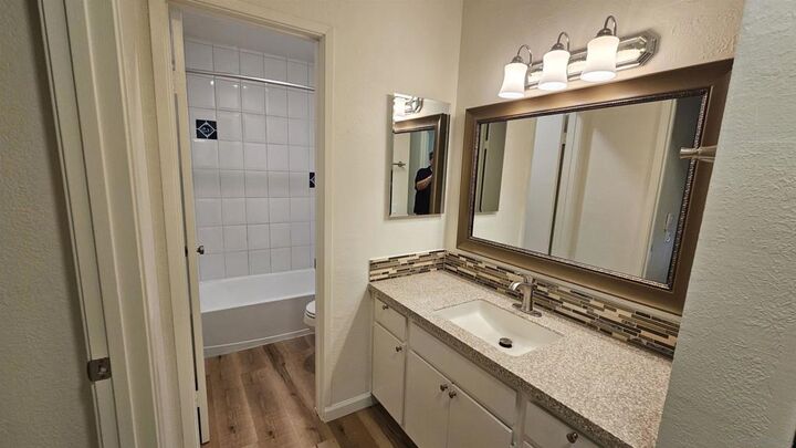 Property Photo:  