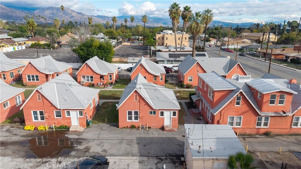 Property Photo:  260 W 9th Street 260  CA 92401 