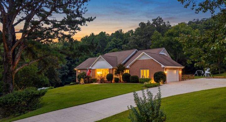 Property Photo: 497 Cobblestone Creek Rd NW TN 37312
