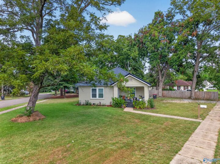 Property Photo: 302 Richardson Street AL 35903