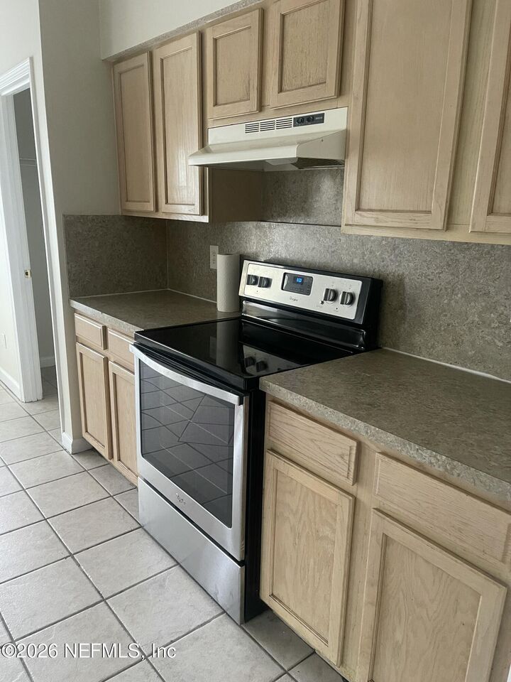 Property Photo: 5058 W Acre Estates Drive FL 32210