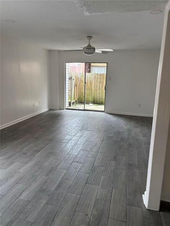 Property Photo: 1616 Newport Place D LA 70065