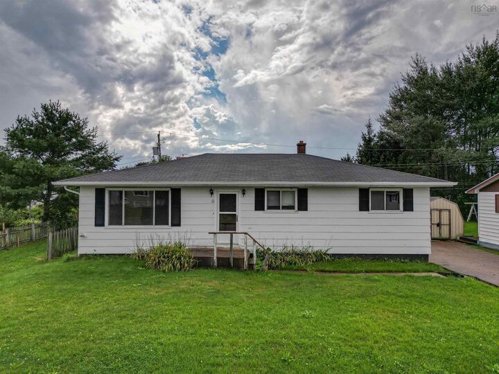 11 Tamarac Drive — photo 1