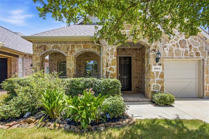 Property Photo: 1004 Edgefield Lane TX 75126