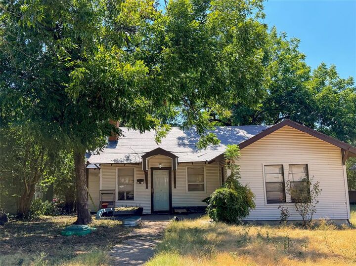 Property Photo:  2512 Colonial Avenue  TX 76707 
