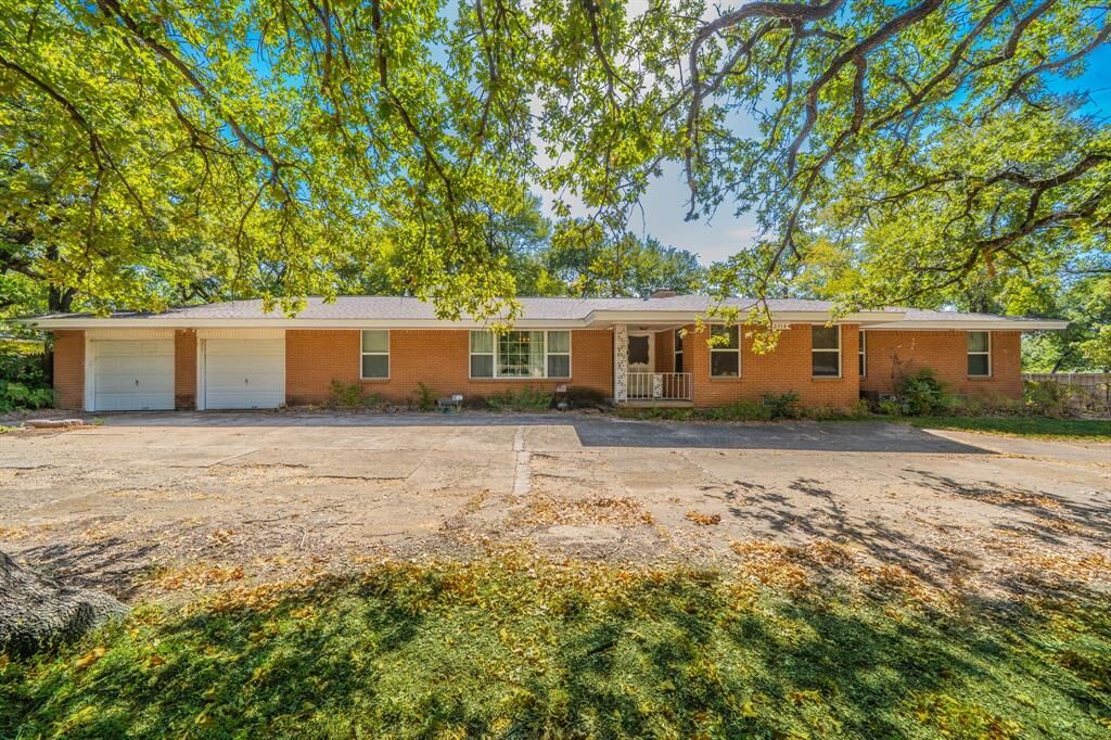 Property Photo: 2314 Ingleside Drive TX 75050