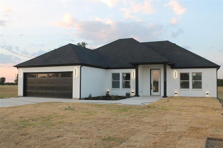 Property Photo: 113 Scenic Road TX 75163