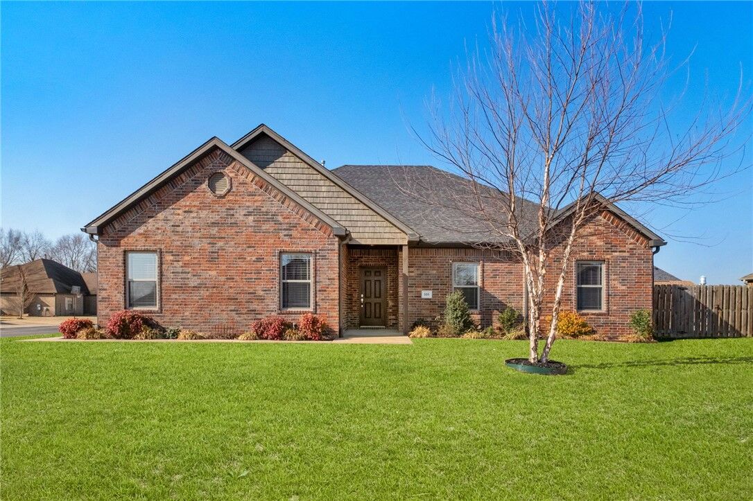 Property Photo:  555 Harrison Street  AR 72751 
