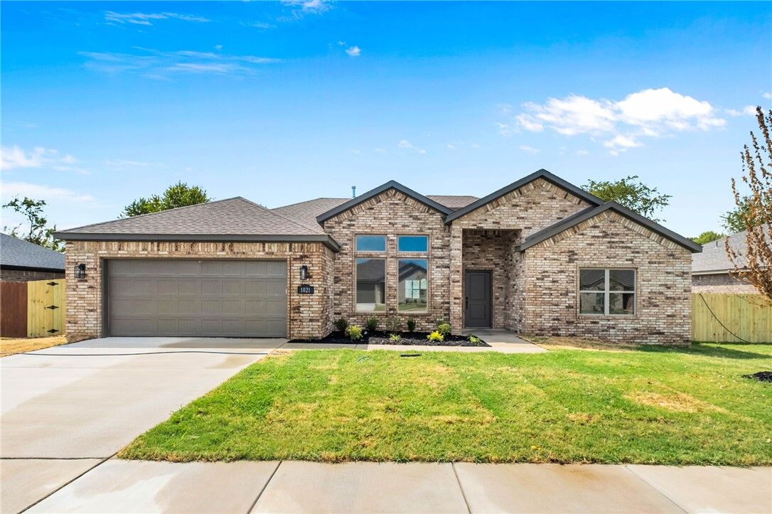 Property Photo: 1021 Marquis Avenue AR 72745