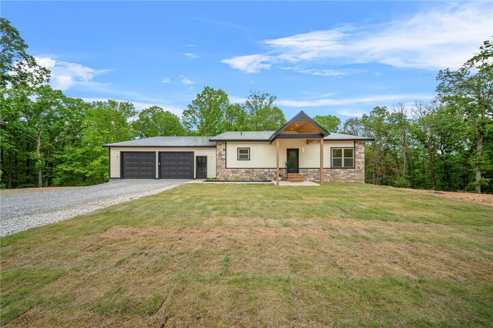 Property Photo: 834 Oriole Lane MO 64854