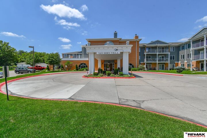Property Photo: 3001 S 51st Street Court 467 NE 68506