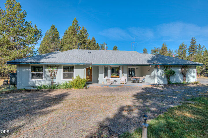 Property Photo: 55471 Richard Way OR 97707