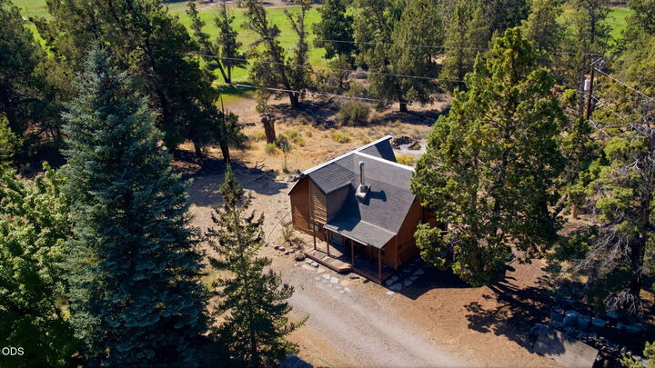 Property Photo: 63379 Hamehook Road OR 97701
