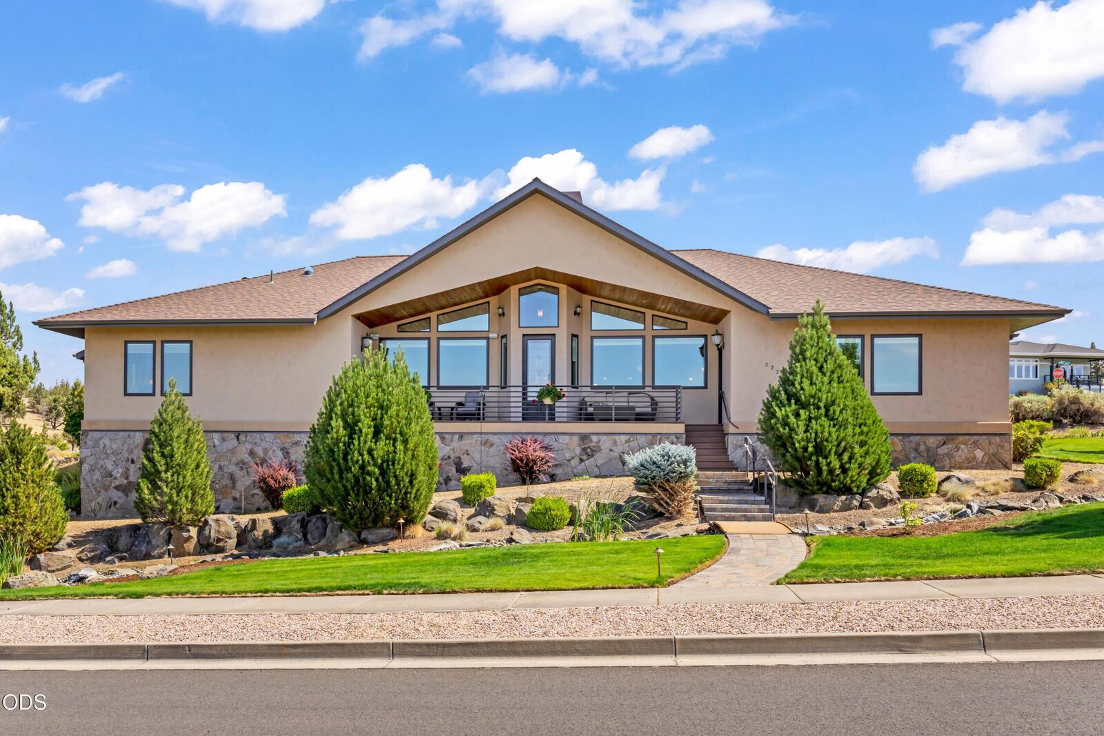 Property Photo: 373 SE Manzanita Drive OR 97741