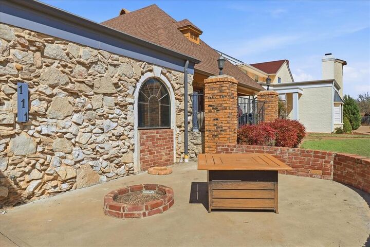 Property Photo:  111 The Hills Street  OK 73601 