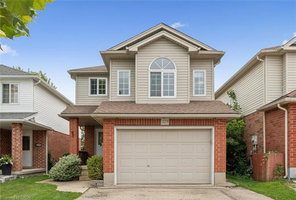Property Photo:  223 Hollyridge Crescent  ON N2N 3N3 