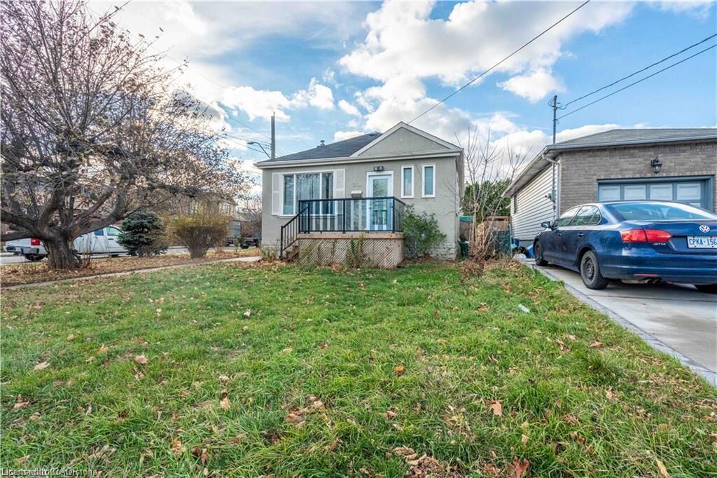 Property Photo:  204 Glow Avenue Lower  ON L8H 3W5 