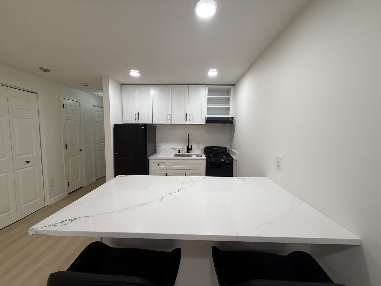Property Photo:  2 Greenbriar Dr 103  MA 01864 