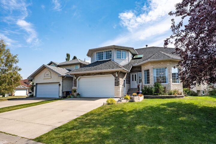 Property Photo:  408 Hawkland Place NW  AB T3G 3R6 