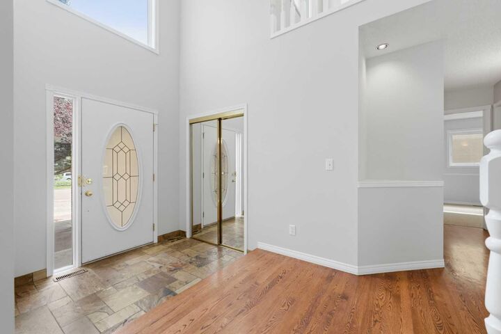 Property Photo:  872 Sierra Morena Court SW  AB T3H 3C6 