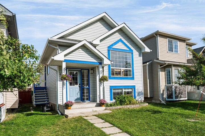 Property Photo:  118 Cimarron Grove Crescent  AB T1S 2E2 