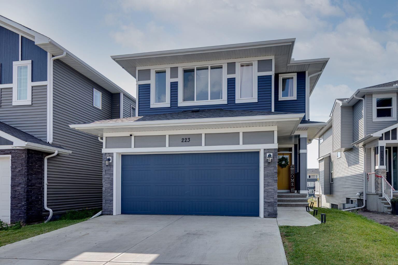 Property Photo:  223 Chelsea Heath  AB T1X 2N5 
