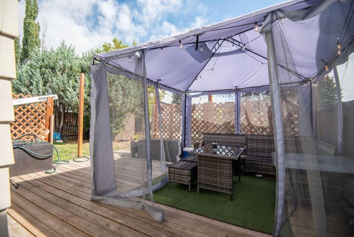 Property Photo:  168 Eastman Crescent  AB T4R 1X7 