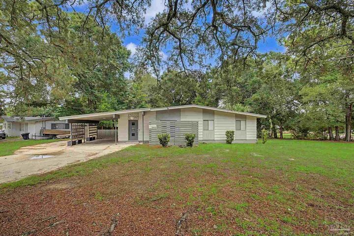 Property Photo:  5418 Thornhill Rd  FL 32503 