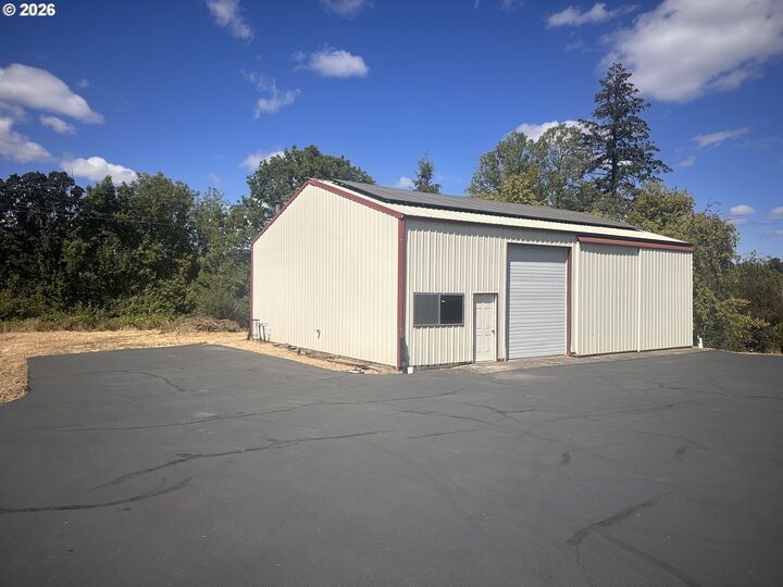 Property Photo:  531 Ash St  OR 97114 