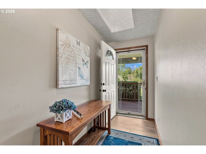 Property Photo:  531 Ash St  OR 97114 