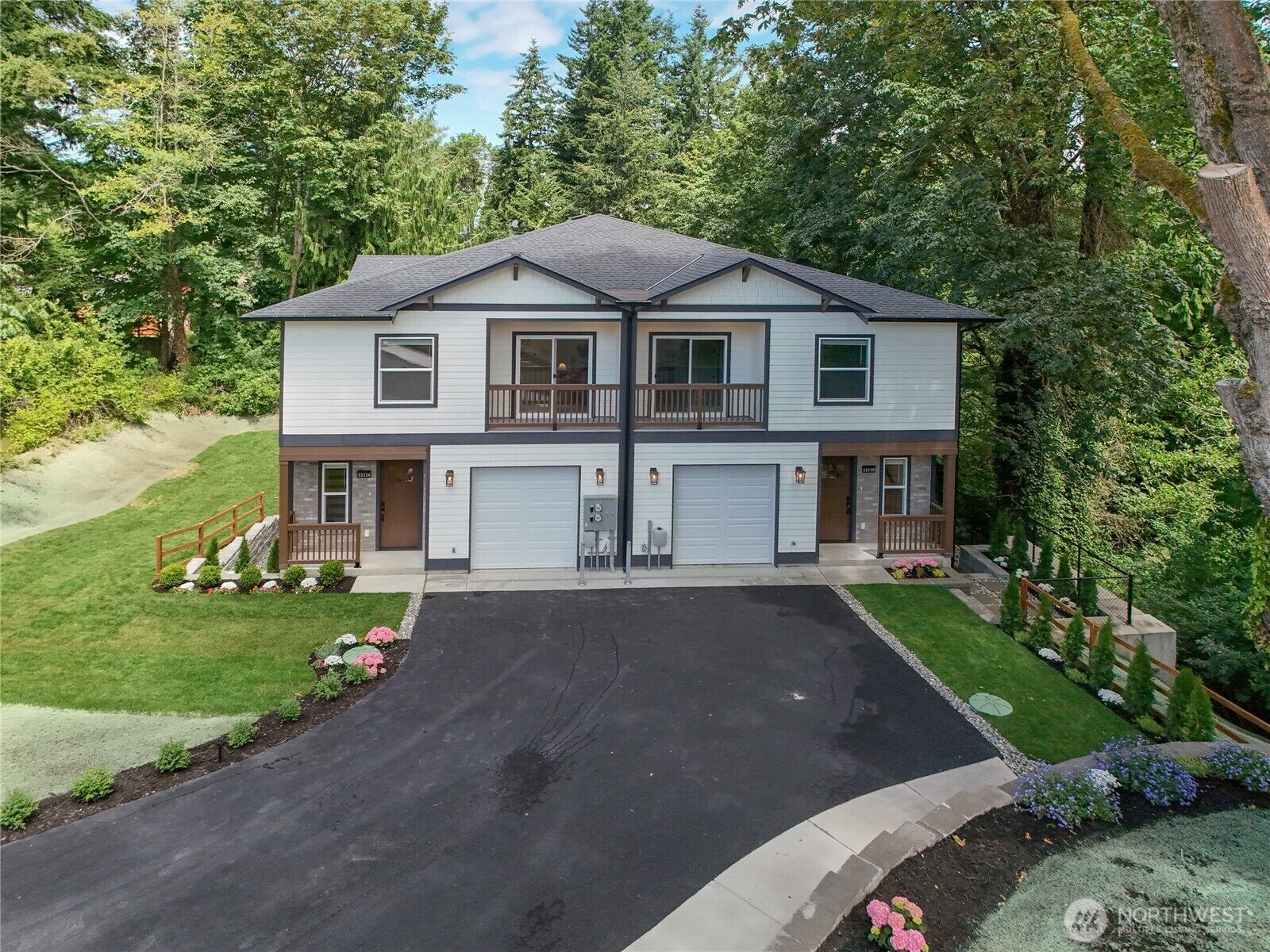 Property Photo:  3333  Nassau St A  WA 98201 