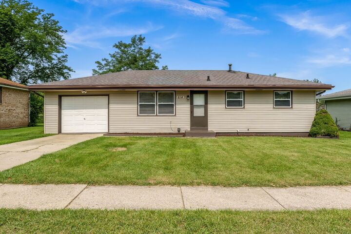 Property Photo:  614 Overland Trail  IL 61101 